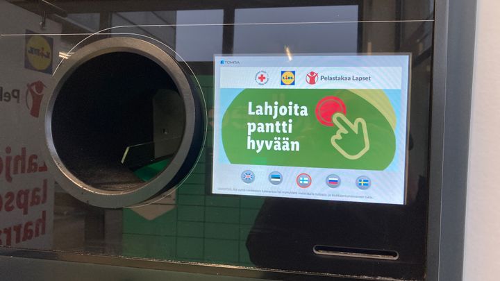 Lidlin pullonpalautuksessa voi panttirahan lahjoittaa hyvään.