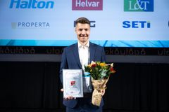 Sähköteknisen Kaupan Liitto ry:n SG Armaturen Oy:lle myöntämän Esimerkilliset tuotetiedot 2025 -tunnustuksen vastaanotti Country Manager Mikael Lukka.