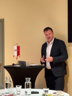 STK:n syyskokouksen puhujavieras kansanedustaja Ville Skinnari.