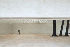 Den Nordiska paviljongen, designad av den norska arkitekten Sverre Fehn år 1962, ligger centralt i Giardini-parken.