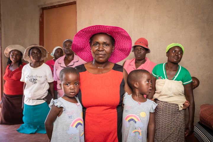 I Zimbabwe har grupper med mor- och farmödrar gått samman för att förändra sociala normer.