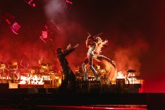 Pete Parkkonen ja Linda Lampenius UMK-finaalissa.