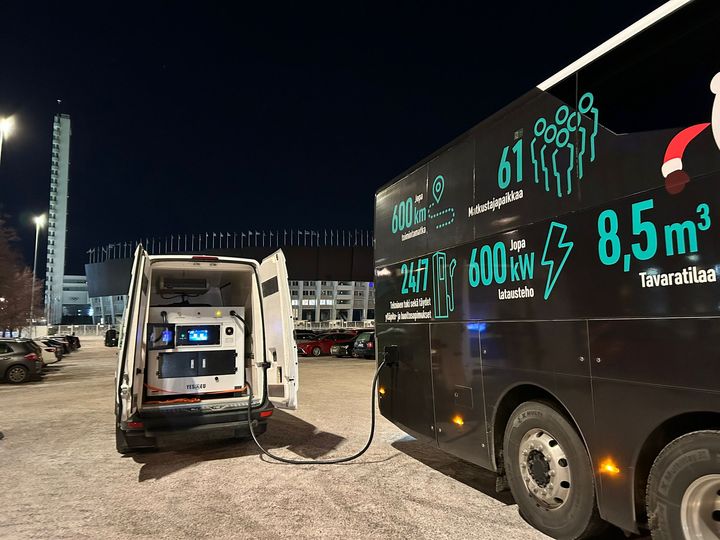 EV Assistance Oy's mobile charging station at work charging the Yutong T15E electric coach after a successful 608 km test.