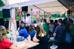 Vilma Jää esiintyi perjantaina Sananvapauden lavalla. Vilma Jään konsertti oli osa festivaalin maksutonta ohjelmaa.