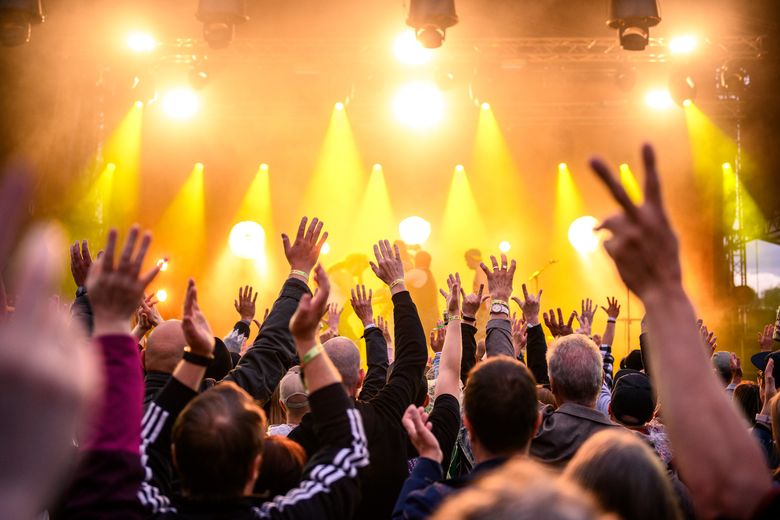 Kuvassa festivaaliyleisöä.