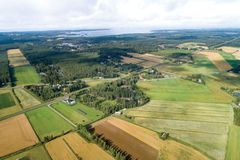 Kotimainen koiranruoka valmistetaan Porissa Reikon tilalla.