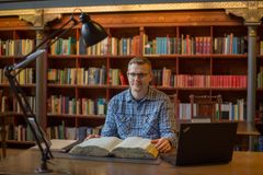 Historiantutkija Ville-Pekka Kääriäinen hyödyntää tutkimuksessaan mm. kihlakunnanoikeuksien tuomiokirja-aineistoja.