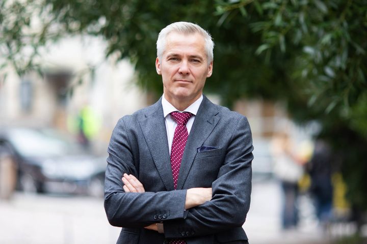 "Arkkitehtuurikilpailu on paras tapa varmistaa, että pääoma ja yhteiset tai yksityiset resurssit käytetään vastuullisesti ja tarkoituksenmukaisesti. Suomessa tällä perinteellä on hieno historia, jota on syytä vaalia ja jatkaa", opetusministeri Anders Adlercreutz sanoo.