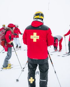 Kaikki Pallaksen Pöllöjen tunturioppaat ovat ski patroleja, hiihdonopettajia ja lumiturvallisuusosaamisella varustettuja.