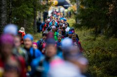 Alkuvuosina Vaarojen Maratonin tapahtumakeskus oli Kiviniemen tilalla. Vuodesta 2009 tapahtumakeskus on ollut Kolin kansallispuiston ytimessä, Kolin luontokeskus Ukon ja Break Sokos Hotel Kolin pihassa.