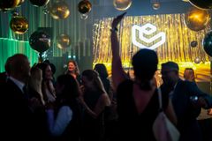 HELride on jaettua energiaa, luovuutta ja puhdasta rakkautta skeittausta kohtaan. Se on yhteisön, yhteenkuuluvuuden ja yhdessä koettujen hetkien juhla. Epicenter on ylpeä, että tämä vuoden odotetuin skeittitapahtuma starttaa tänä vuonna Epicenter Helsingin tiloista.