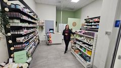 Kauppias Riikka Tiimo BioPro Saimaa myymälässä