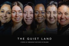 Jenny Law´n The Quiet Land podcastissa haastateltavat maahanmuuttajaäidit ryhmäkuvassa