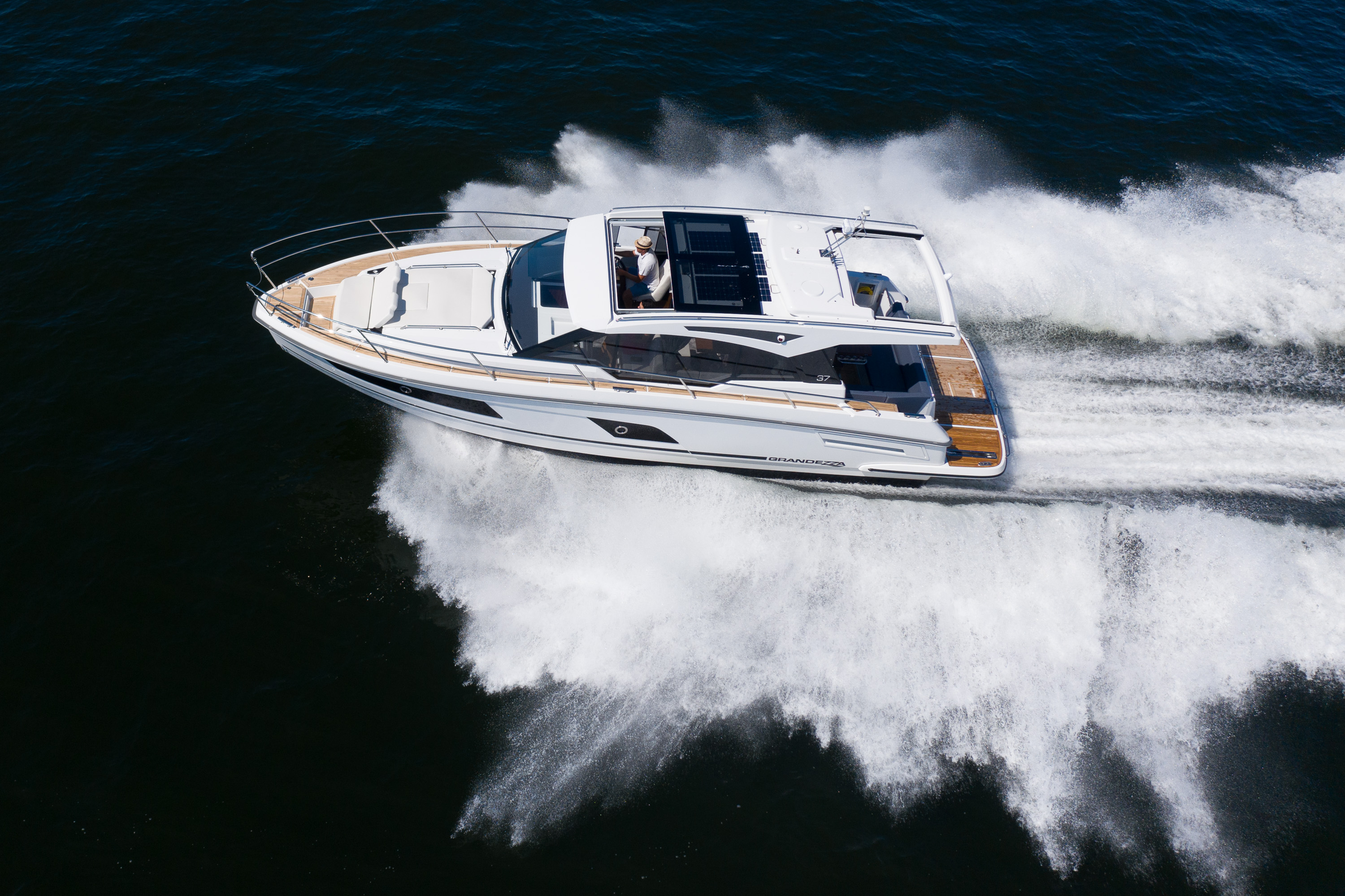 Saxdor 320 GTC yacht tour: Astonishing value all-weather 50-knot sports  boat - Saxdor Yachts